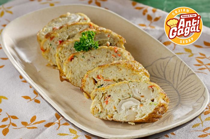 Hidangan telur dadar opor.