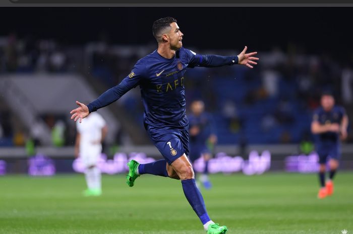 Cristiano Ronaldo mencetak hattrick dengan dua gol dari tendangan bebas saat Al Nassr menang 8-0 atas Abha, Selasa (2/4/2024) atau Rabu dini hari WIB.