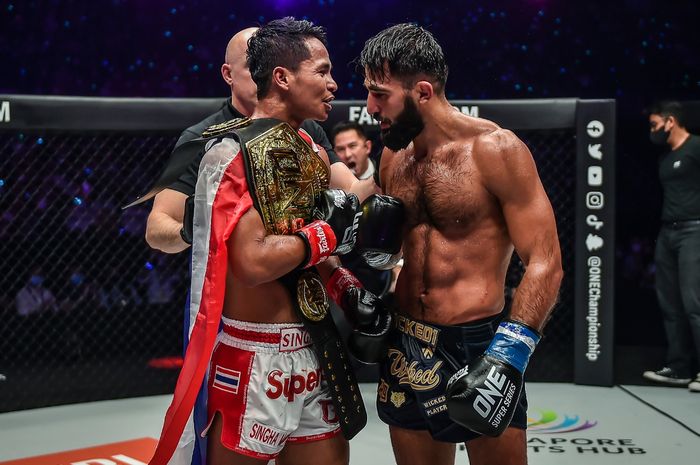 Dua jagoan ONE Championship, Superbon Singha Mawynn (kiri) dan Marat Grigorian, akan bertemu untuk ketiga kalinya di ONE Friday Fight2 58, Jumat (5/4/2024) di Bangkok.  