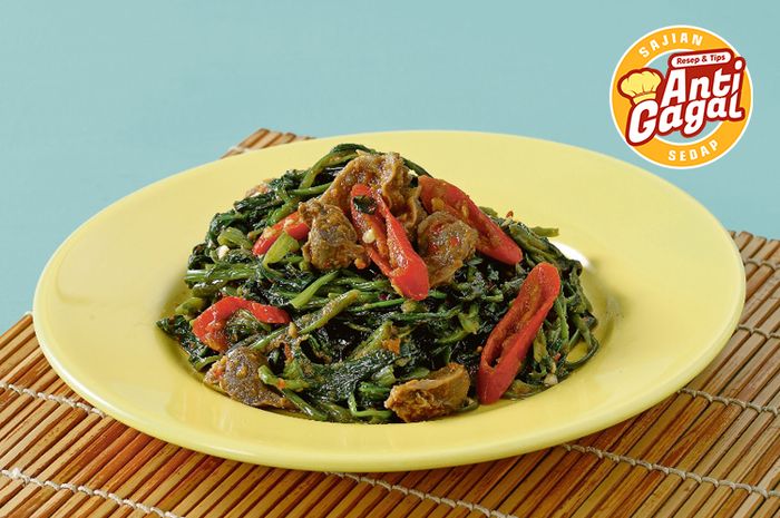 Hidangan tumis kangkung ampela.