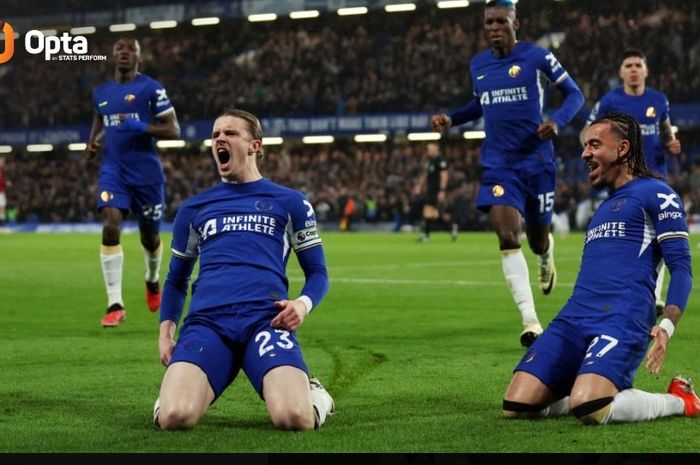 Chelsea menang dramatis saat menjamu Man United di Liga Inggris.