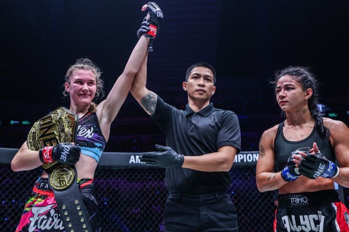 ONE Championship – Remaja Juara Dunia Muay Thai Smilla Sundell Puncaki ONE Fight Night 22