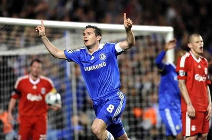 Gelandang Chelsea, Frank Lampard, mencetak gol dalam laga leg kedua perempat final Liga Champions melawan Liverpool yang berakhir dengan skor 4-4 di Stamford Bridge, 14 April 2009.
