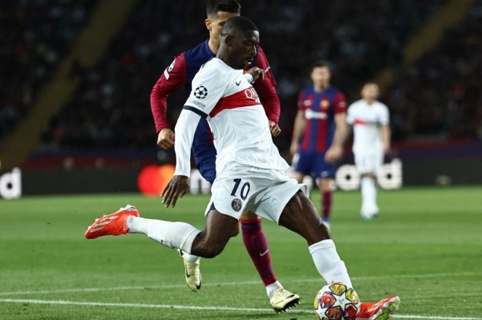 Aksi Ousmane Dembele saat PSG mengalahkan Barcelona pada leg kedua perempat final Liga Champions 2023-2024.