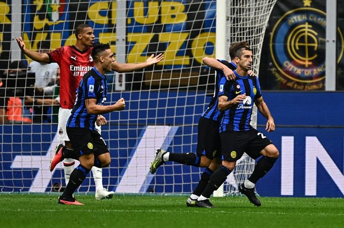 Momen lahirnya gol Henrikh Mkhitaryan dalam Derby della Madonnina antara Inter Milan vs AC Milan pada lanjutan Liga Italia di San Siro (16/9/2023).
