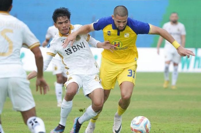 Barito Putera vs Bhayangkara FC pada pekan ke-33 Liga 1 2023/2024 di Stadion Sultan Agung, Bantul, Yogyakarta, Kamis (25/4/2024).