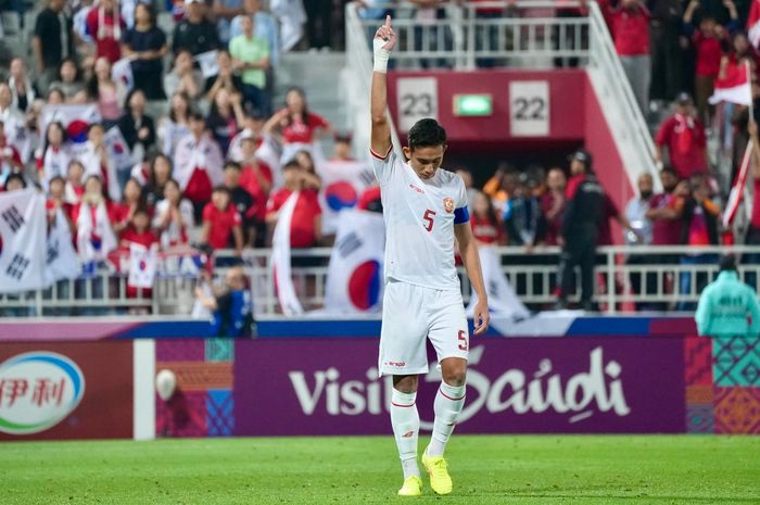 Selebrasi pemain timnas U-23 Indonesia, Rizky Ridho usai mengalahkan Korea Selatan dalam perempat final Piala Asia U-23 2024 di Stadion Abdullah bin Khalifa, Kamis (25/4/2024).