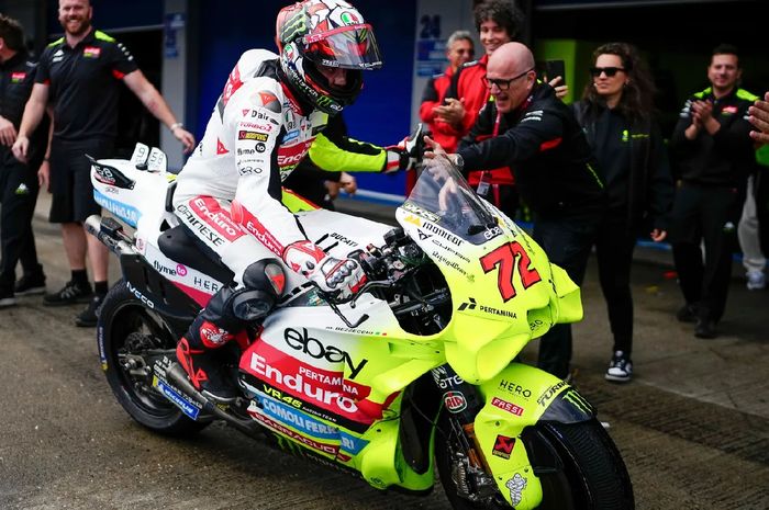 MotoGP Spanyol 2024 – Tabrakan dengan Bagnaia Saat Dipantau Rossi, Bezzecchi Irit Bicara soal Insiden ‘Sandwich’