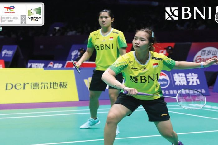 Aksi Lanny Tria Mayasari/Rachel Allessya Rose saat tampil di partai pamungkas dalam laga Indonesia vs Uganda pada penyisihan Grup C Uber Cup 2024 di Hi-Tech Zone Sports Centre Gymnasium, Chengdu, Sichuan, China, Senin (29/4/2024).