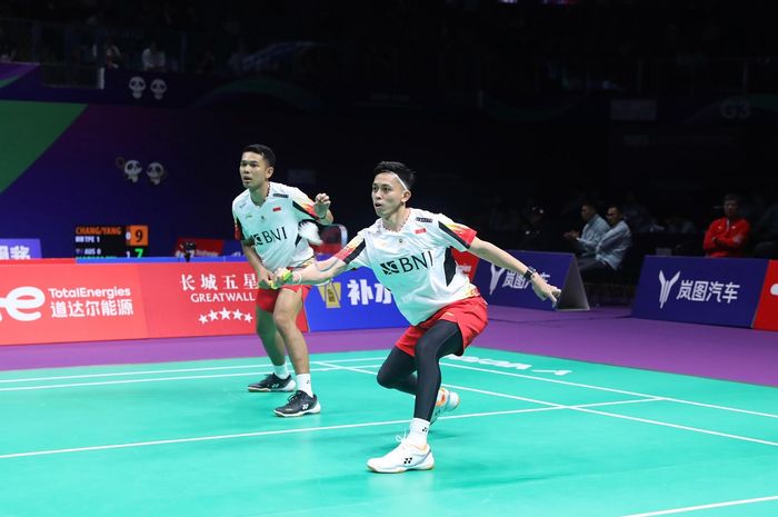 Ganda putra, Fajar Alfian/Muhammad Rian Ardianto, saat tampil pada pertandingan Indonesia vs Thailand untuk babak penyisihan grup C Thomas Cup 2024 di Chengdu, China, 29 April 2024.