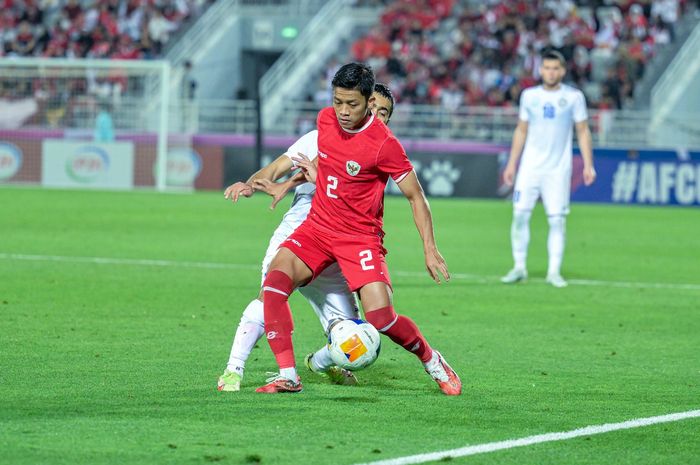 Aksi Ilham Rio Fahmi saat Timnas U-23 Indonesia harus mengakui keunggulan Uzbekistan 0-2 dalam semifinal Piala Asia U-23 2024, Senin (29/4/2024).