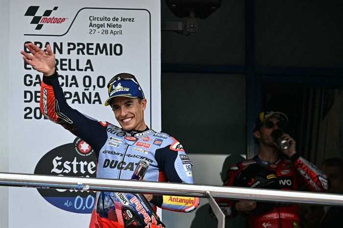 Pembalap Gresini, Marc Marquez, merayakan podium kedua MotoGP Spanyol 2024 di Sirkuit Jerez, Minggu (28/4/2024).