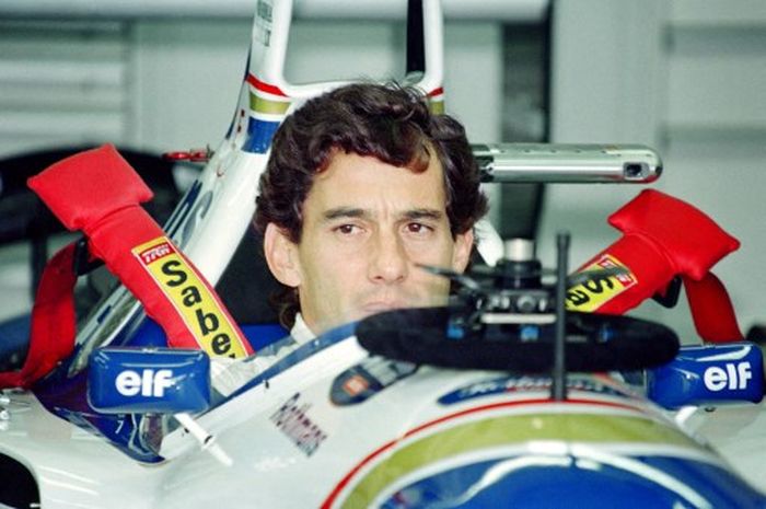 Ayrton Senna sebelum start balapan GP San Marino 1994 pada 1 Mei 1994 di Sirkuit Imola.