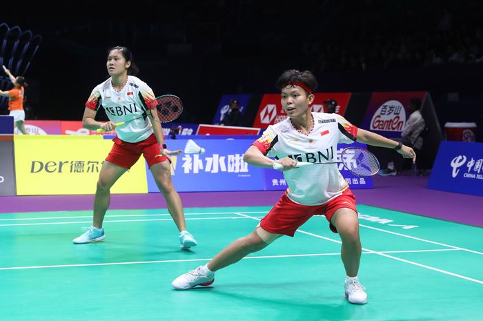 Ganda putri Lanny Tria Mayasari/Siti Fadia Silva Ramadhanti saat turun menghadapi Jepang pada laga terakhir penyisihan Grup C Uber cUP 2024, Rabu (1/5/2024)