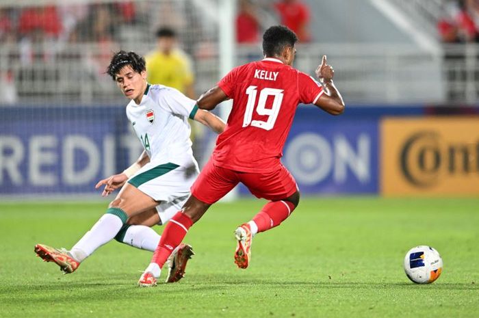 Aksi Jeam Kelly Sroyer saat timnas U-23 Indonesia melawan Irak pada duel perebutan tempat ketiga Piala Asia U-23 2024 di Doha (2/5/2024).