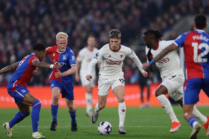 Manchester United mengalami kekalahan telak dari Crystal Palace pada matchweek 36 Liga Inggris 2023-2024 di Stadion Selhurst Park, Senin (6/5/2024).