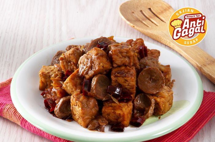 Hidangan tumis tempe bakso cabai kering
