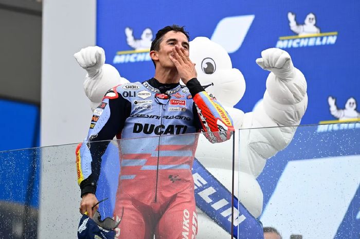 Pembalap Gresini Racing, Marc Marquez melakukan selebrasi usai meraih podium kedua pada MotoGP Prancis 2024