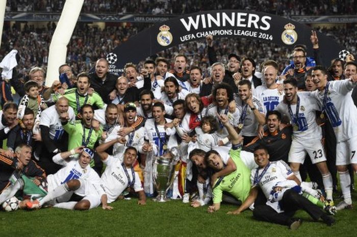 Dengan kaus bertulisan La Decima, para pemain Real Madrid merayakan kesuksesan menjadi juara Liga Champions 10 kali, 24 Mei 2014 di Lisabon.