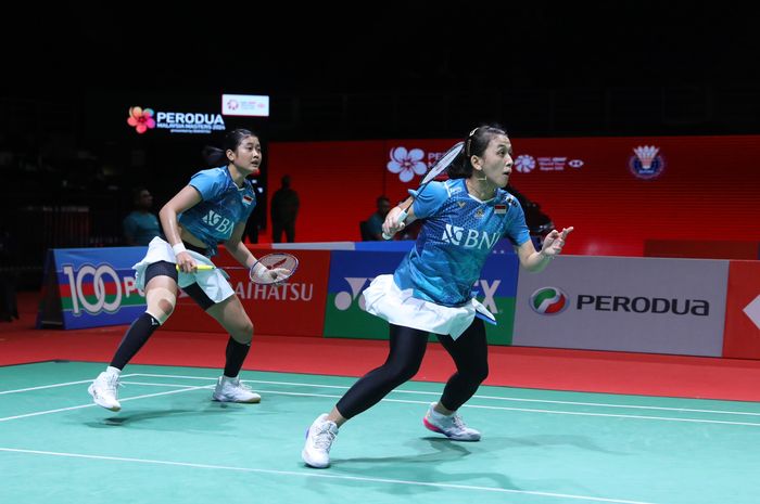Aksi Febriana Dwipuji Kusuma/Amalia Cahaya Pratiwi pada babak 16 besar Malaysia Masters 2024 di Axiata Arena, Kuala Lumpur, Malaysia, Kamis (23/5/2024).