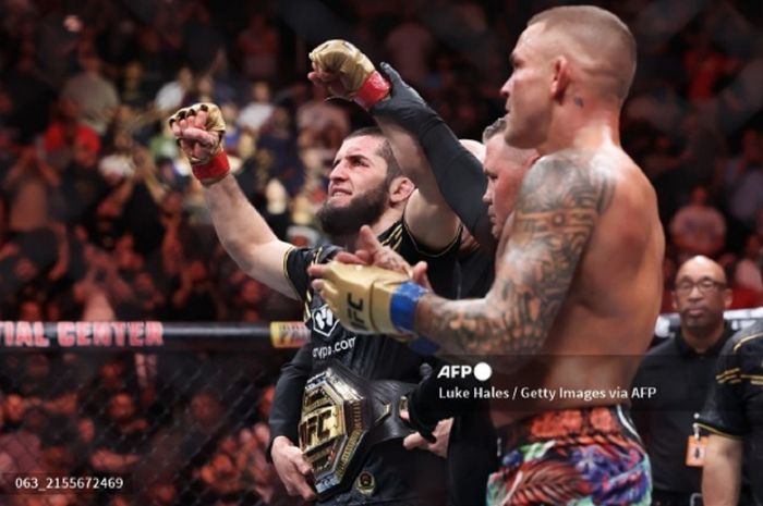 Beragam komentar muncul dari jagat tarung usai Islam Makhachev kalahkan Dustin Poirier di UFC 302.