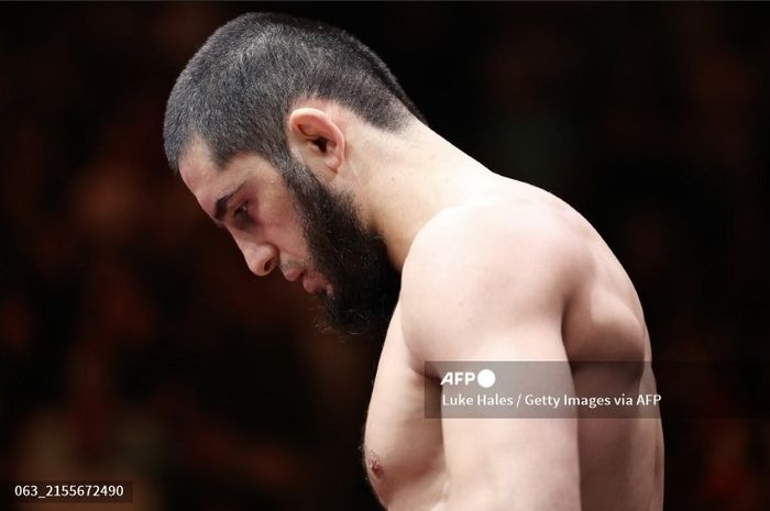 Napas Islam Makhachev saat beradu kuat dengan Dustin Poirier di UFC 302 jadi sorotan rivalnya, Arman Tsarukyan.