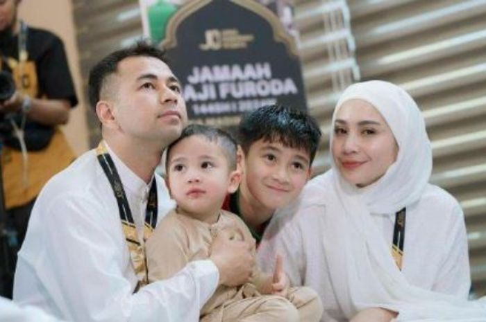 Raffi Ahmad dan Nagita Slavina ikut ibadah haji tahun ini