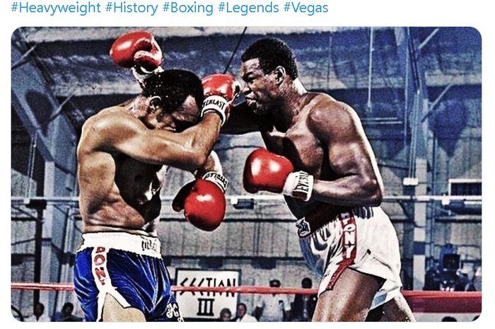 Pertarungan Larry Holmes (kanan) melawan Ken Norton dalam perebutan sabuk juara tinju kelas berat WBC, 9 Juni 1978 di Las Vegas.