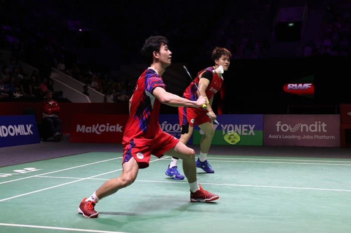 Pasangan ganda putra China, Liang Wei Keng/Wang Chang, pada babak final Indonesia Open 2024 di Istora Senayan, Jakarta, Minggu (9/6/2024).