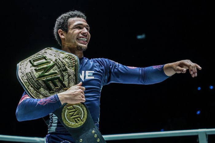 Juara kelas welter submission grappling ONE Championship, Tye Ruotolo.