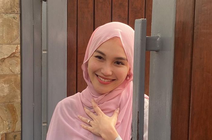 Ayu Ting Ting ditemui di kediamannya di kawasan Depok, Jawa Barat, Senin (17/6/2024).