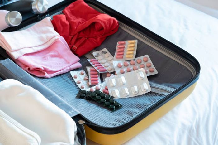 3 Jenis Obat Wajib Dibawa saat Travelling Agar Liburan Lancar - Semua Halaman - Stylo