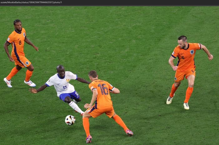 Aksi gelandang Timnas Prancis, N'Golo Kante saat melawan Timnas Belanda pada laga kedua Grup C Euro 2024.