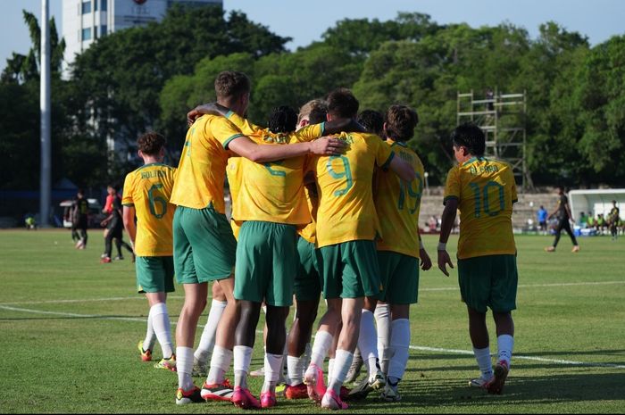 Selebrasi para pemain Australia usai  Amlani Tatu mencetak gol ke gawang Malaysia pada matchday kedua Grup C ASEAN Cup U-16 2024 di Stadion Sriwedari, Surakarta, Rabu (26/6/2024).