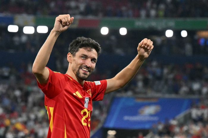 Jesus Navas merayakan kemenangan timnas Spanyol atas Prancis di semifinal Euro 2024 (9/7/2024). Sosok yang lebih tua dari ayah Lamine Yamal ini bisa mencatat rekor sebagai pemain tertua yang memenangi Piala Eropa jika berhasil kalahkan Inggris di final (14/7/2024).