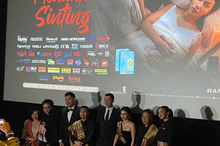 Press conference film Catatan Harian Menantu Sinting yang Grid.ID hadiri di kawasan Senayan Jakarta Pusat, Sabtu (13/7/2024) malam.