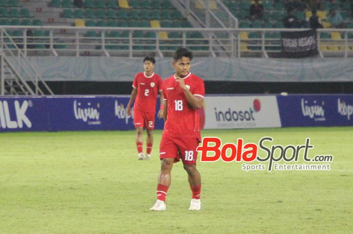 Pemain Timnas U-19 Indonesia Toni Firmansyah di Stadion Gelora Bung Tomo, Surabaya, Jawa Timur, Rabu (17/7/2024) malam.