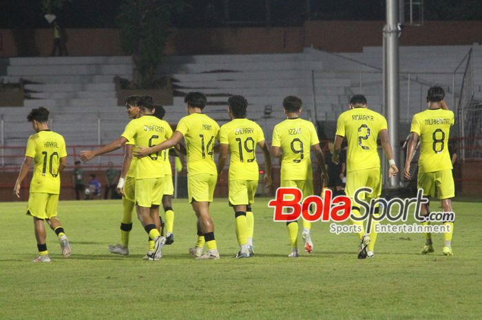 Pemain Malaysia U-19 saat berlaga di Piala ASEAN U-19 2024 di Stadion Gelora 10 November, Surabaya, Jawa Timur, Senin(22/7/2024) malam.