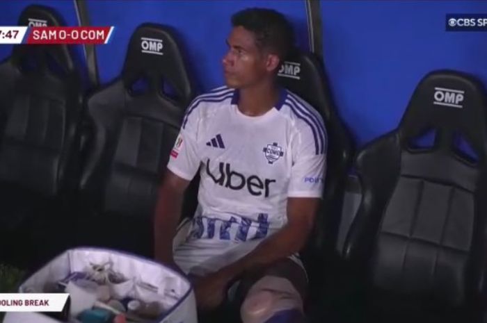 Raphael Varane menjalani debut antiklimaks bersama klub milik orang Indonesia, Como 1907, karena cedera di partai Coppa Italia versus Sampdoria (11/8/2024).