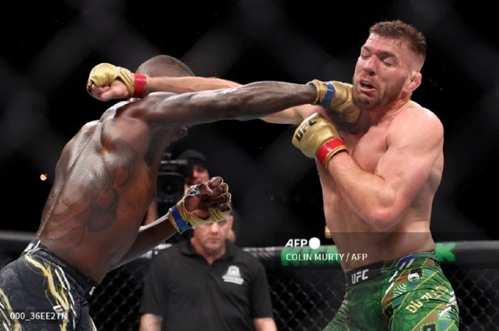  Kekalahan atas Dricus Du Plessis tak membuat Israel Adesanya ingin pergi dari UFC.