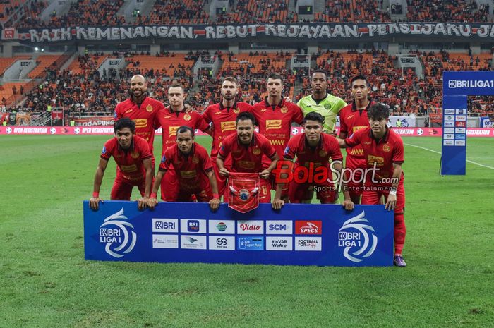 Skuat Persija Jakarta (skuad Persija Jakarta) sedang berfoto bersama di Jakarta International Stadium (JIS), Jakarta Utara.