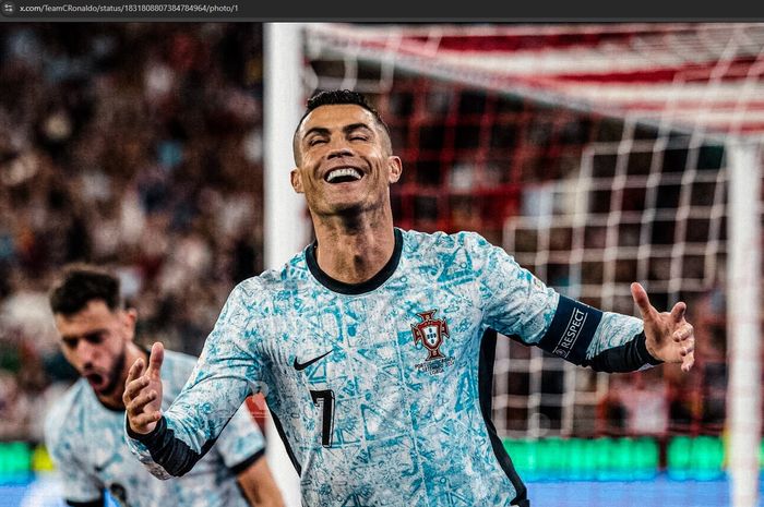 Kapten Timnas Portugal, Cristiano Ronaldo, berhasil menembus 900 gol sepanjang kariernya usai mencetak gol ke gawang Kroasia di ajang UEFA Nations League 2024.