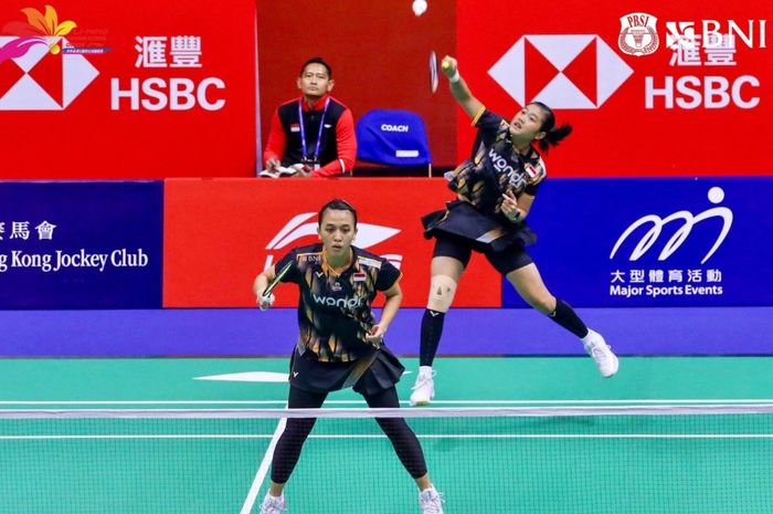 Ganda putri Indonesia, Febriana Dwipuji Kusuma/Amalia Cahaya Pratiwi, saat tampil pada babak 16 besar Hong Kong Open 2024 di Hong Kong Coliseum, Kowloon, Hong Kong, 12 September 2024.