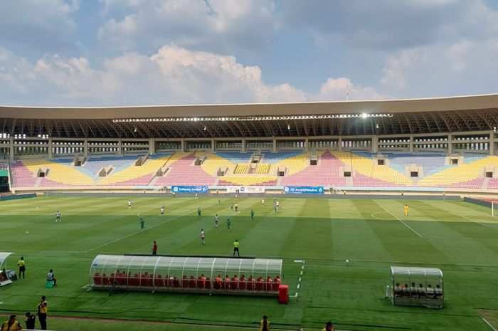 Suasana pertandingan PSS Sleman melawan Borneo FC pada pekan keempat Liga 1 2024/2025 di Stadion Manahan, Solo, Kamis (12/9/2024).