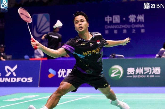 Anthony Sinisuka Ginting mengalahkan Shi Yu Qi pada babak 16 besar China Open 2024 di Changzhou Olympic Sport Center Gymnasium, Changzhou, China, pada Kamis (19/9/2024).