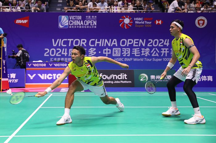 Ganda putra Indonesia, Fajar Alfian/Muhammad Rian Ardianto, saat tampil pada laga perempat final China Open 2024 di Changzhou Olympic Center, Changzhou, China, 20 September 2024.