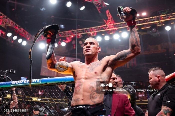 Alex Pereira berhasil mempertahankan gelar juara kelas berat ringan UFC usai mengalahkan Khalil Rountree Jr pada UFC 307