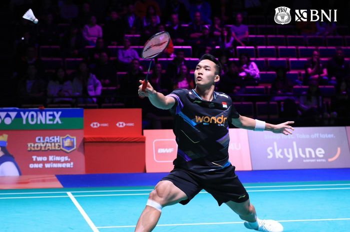 Tunggal putra Indonesia, Jonatan Christie, saat tampil pada final Arctic Open 2024 di Vantaan Energia Areena, Vantaa, Finlandia, 13 Oktober 2024.