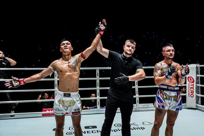 Panpayak Jitmuangnon raih kemenangan dalam aksi kembalinya di ONE Friday Fights 83, Jumat (18/10/2024),