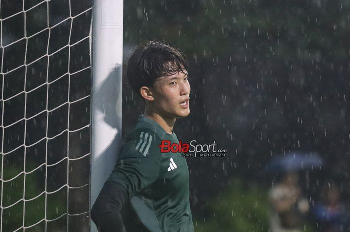 Kosei Tani sedang berlatih bersama timnas Jepang di Lapangan A, Senayan, Jakarta, Senin (11/11/2024) sore.